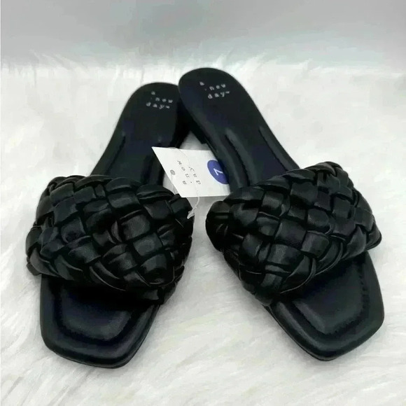 Shoes - Women’s A New Day Carissa Sandals in Black Size 7
